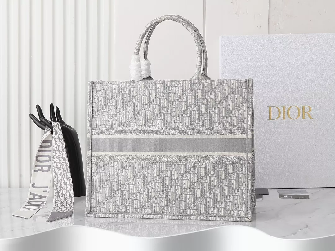 Christian Dior AAA Quality Tote-Handbags For Women Breathable 5061