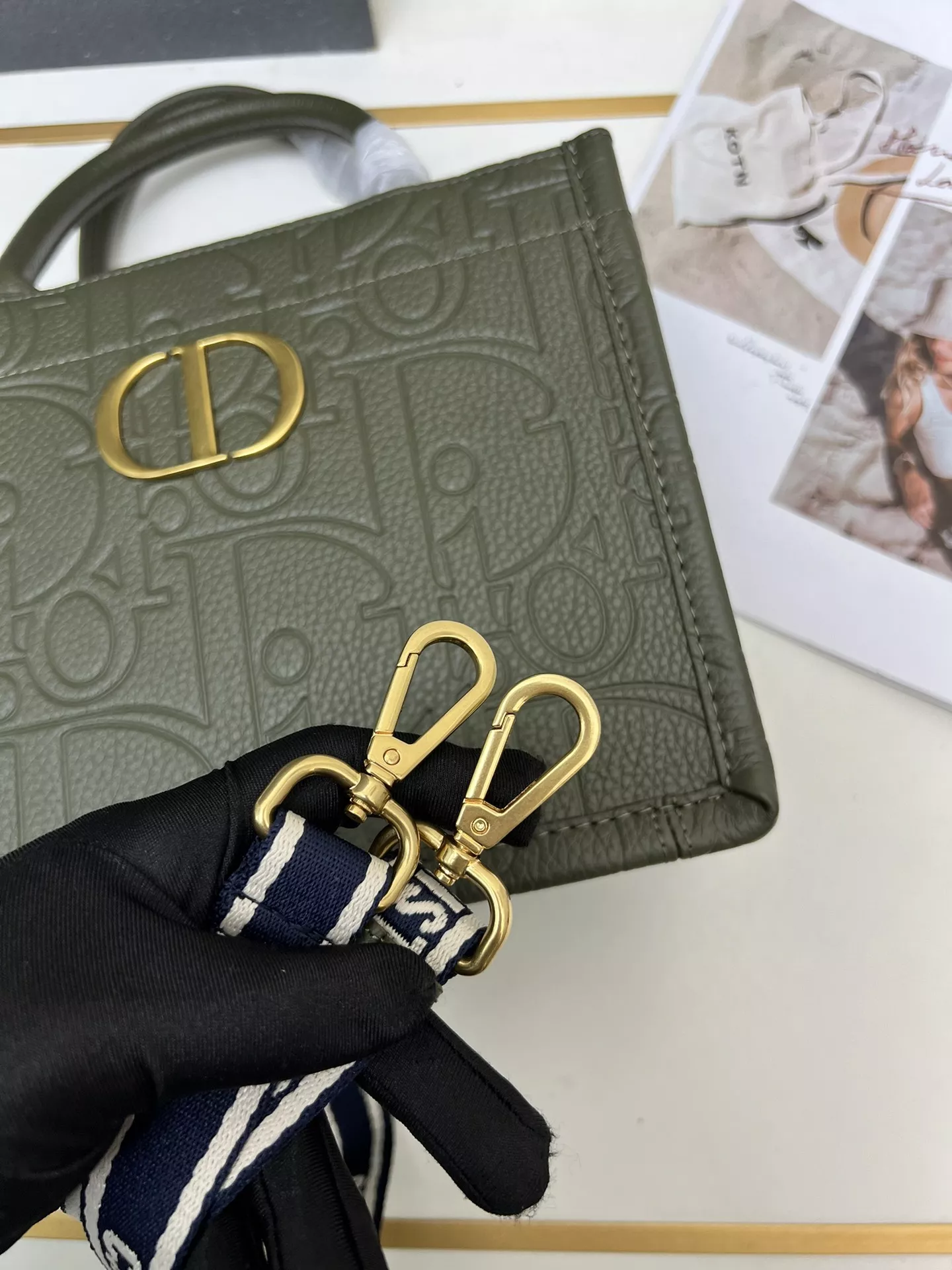 Christian Dior AAA Quality Tote-Handbags For Women EasyMatch 4443 - Image 4