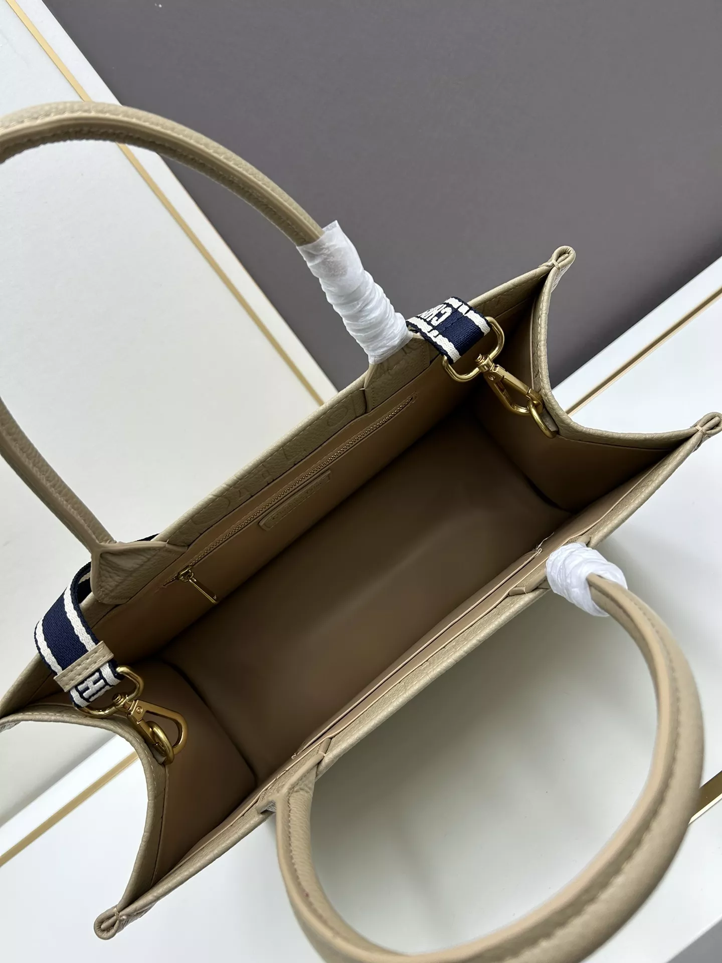 Christian Dior AAA Quality Tote-Handbags For Women GoAnywhere 4600 - Image 7