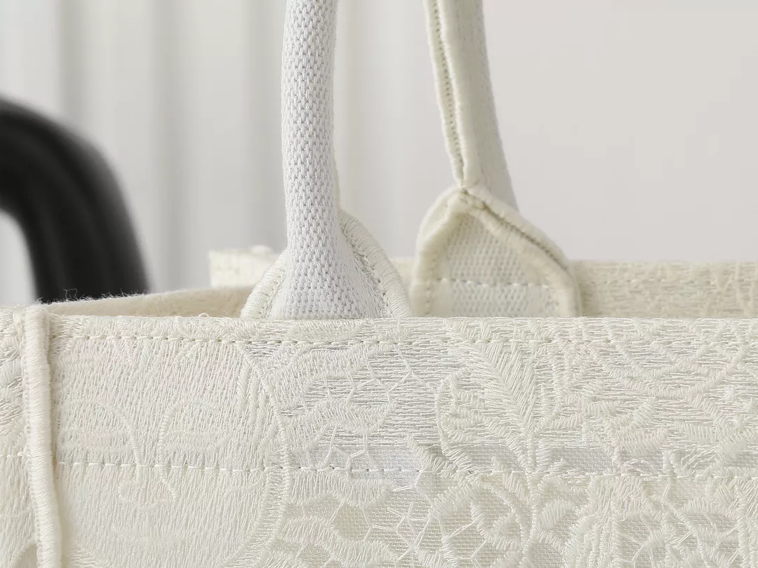 Christian Dior AAA Quality Tote-Handbags For Women Minimalist 7890 - Image 5