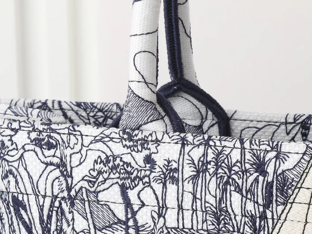 Christian Dior AAA Quality Tote-Handbags For Women Refined 7767 - Image 5