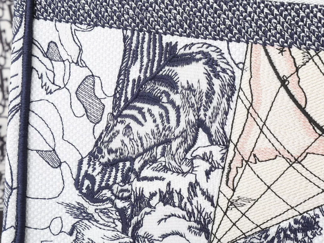 Christian Dior AAA Quality Tote-Handbags For Women Refined 7767 - Image 6