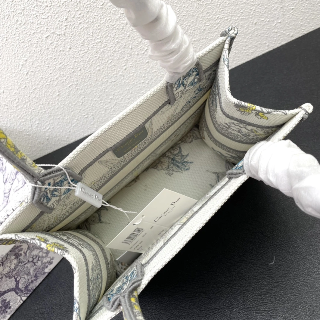 Christian Dior AAA Quality Tote-Handbags For Women Vibrant 8073 - Image 8