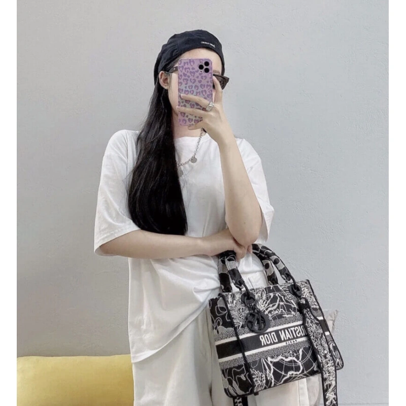 24 x 20 x Christian Dior Medium Lady D-Lite Bag Black and White Around the World Embroidery - Image 4