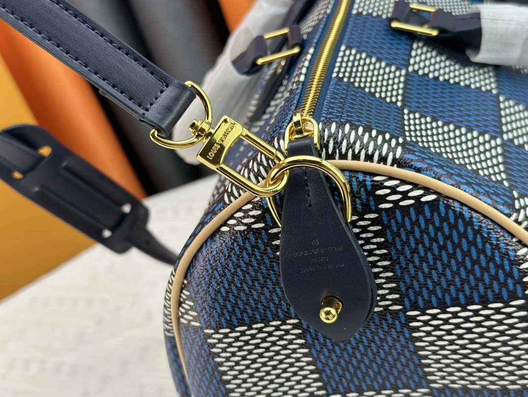 Classic 1483 Louis Vuitton Travel Bags For Women - Image 6