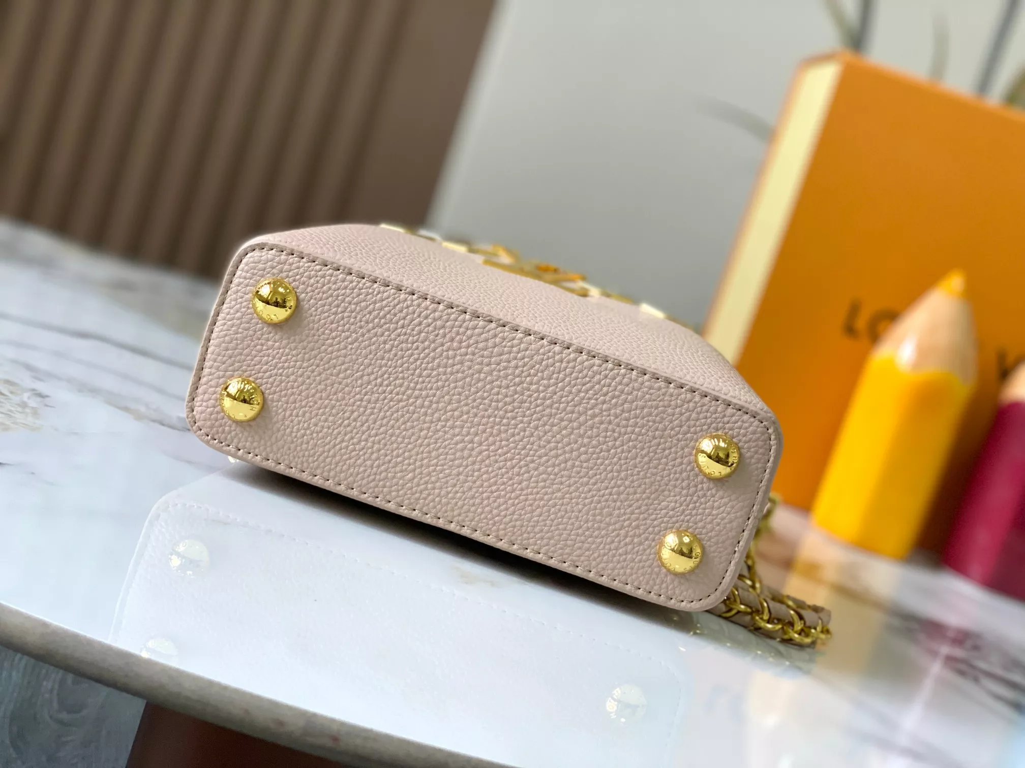 Classic 1810 Louis Vuitton AAA Quality Messenger Bags For Women - Image 4