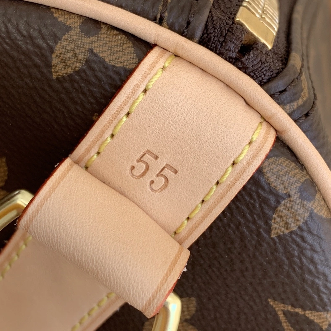 Classic 3550 Louis Vuitton Travel Bags - Image 7