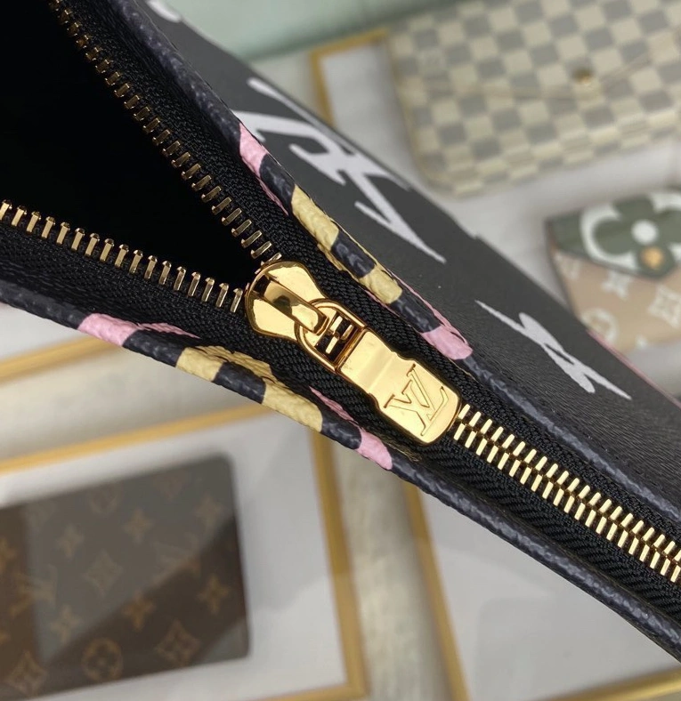 Classic 4921 Louis Vuitton AAA Quality Wallets - Image 3