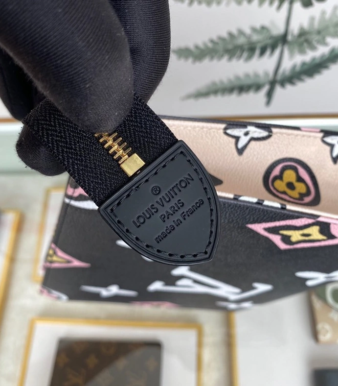 Classic 4921 Louis Vuitton AAA Quality Wallets - Image 4