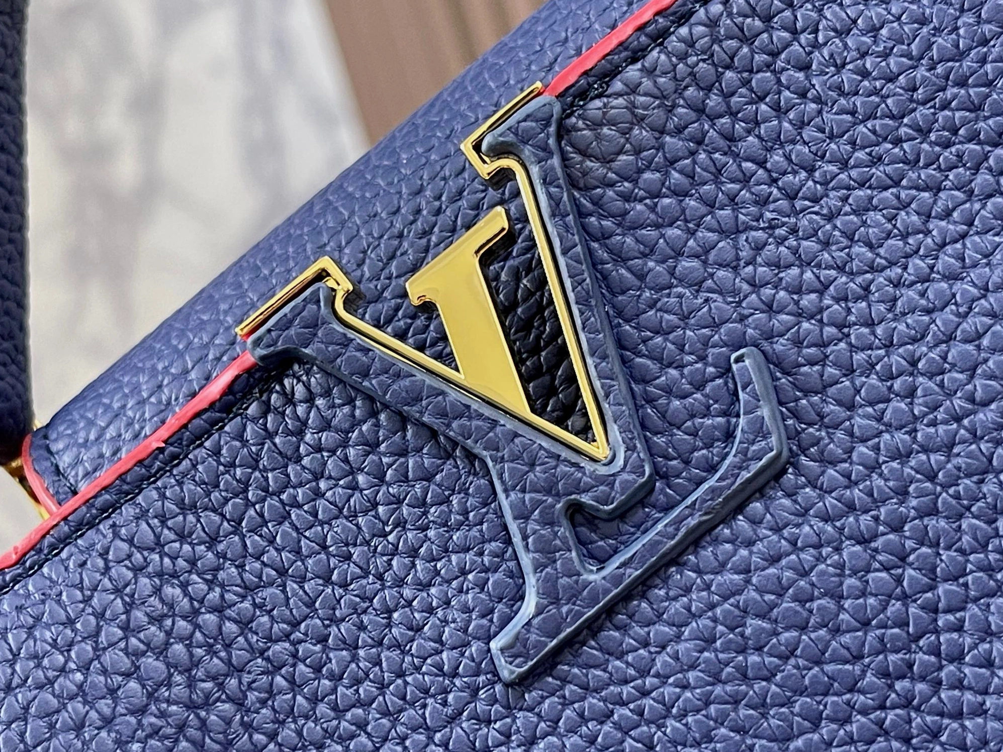 Classic 6907 Louis Vuitton AAA Quality Messenger Bags For Women - Image 5