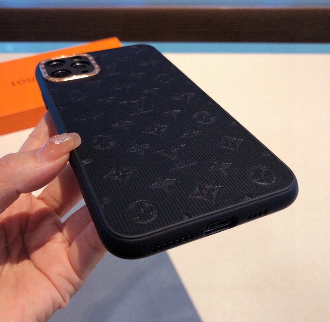 Classic 7395 Louis Vuitton LV iPhone Case - Image 5