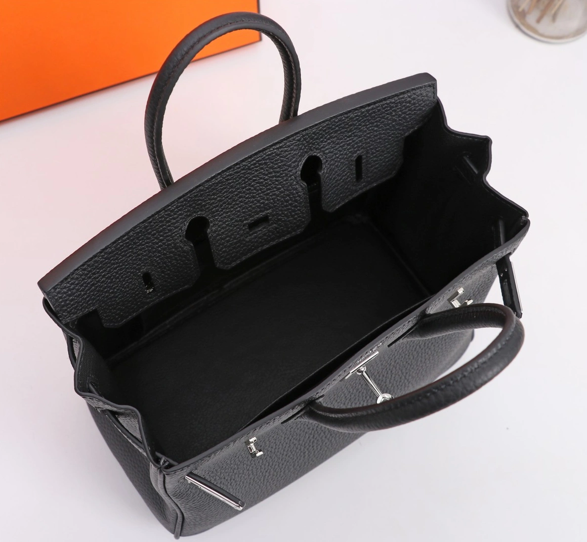 Classic 9526 Hermes AAA Quality Handbags For Women - Image 8