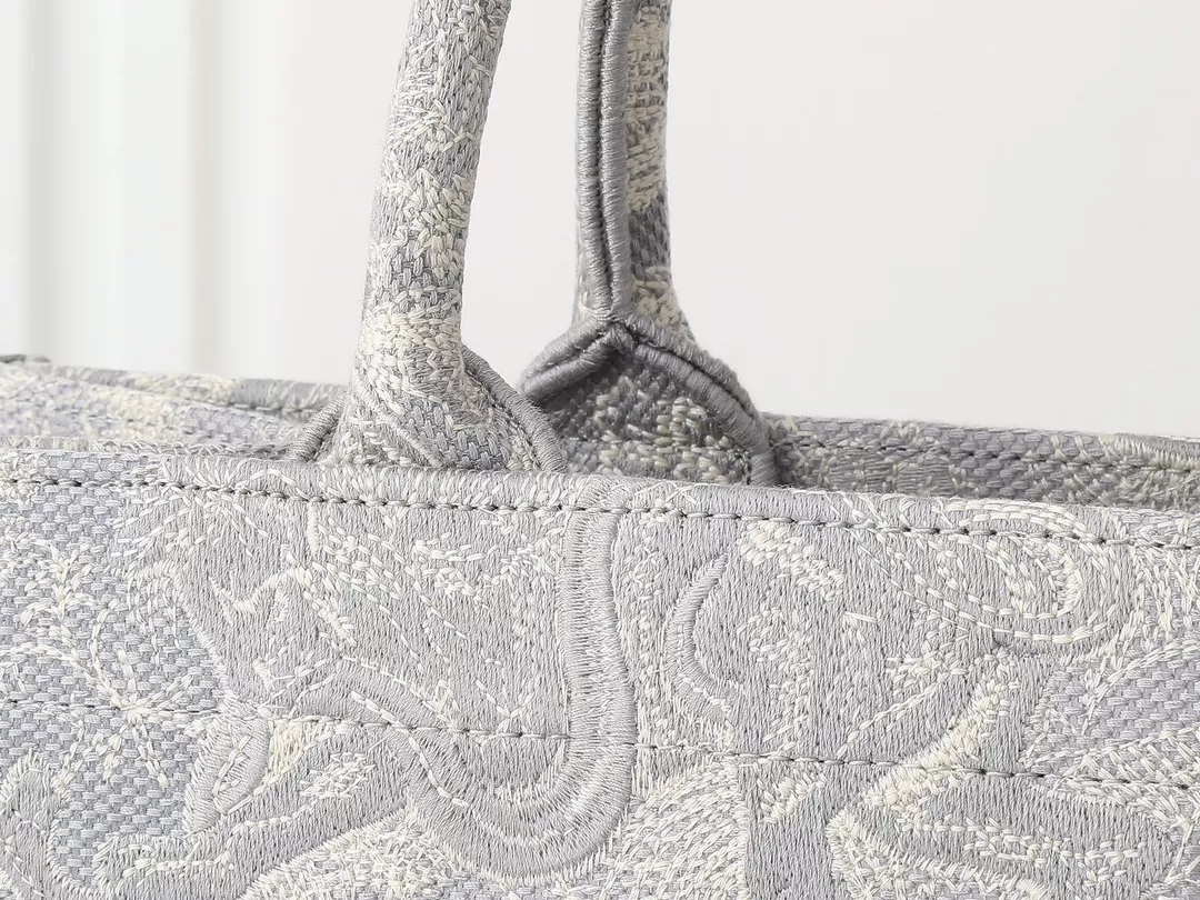 Comfortable 8255 Christian Dior AAA Quality Tote-Handbags For Women - Image 5