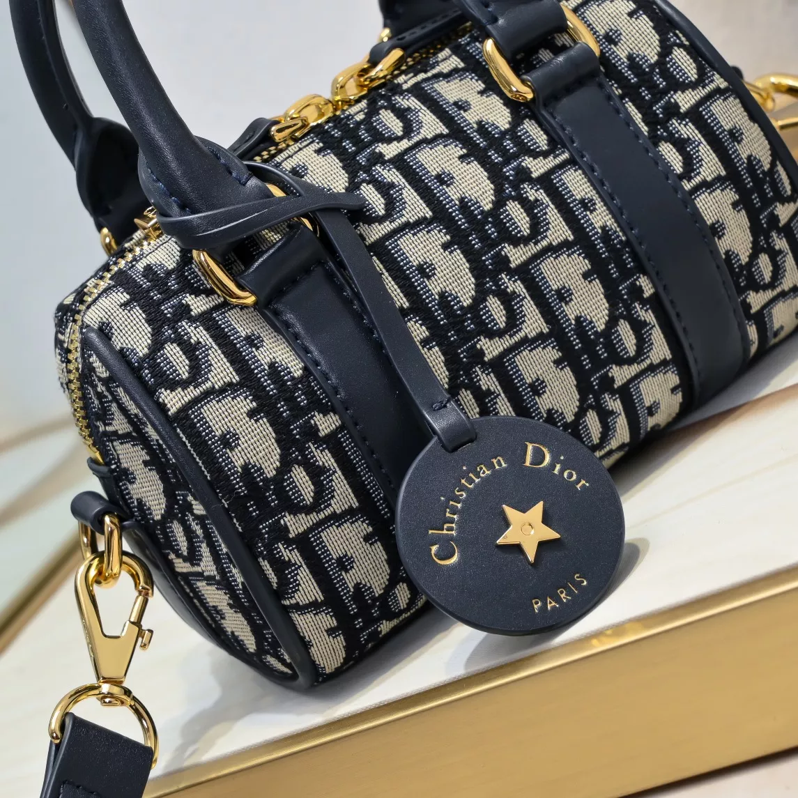 Comfortable 9649 Christian Dior AAA Quality Handbags For Women - Image 4