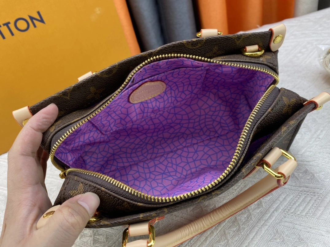Compact 4273 Louis Vuitton AAA Quality Handbags For Women - Image 8