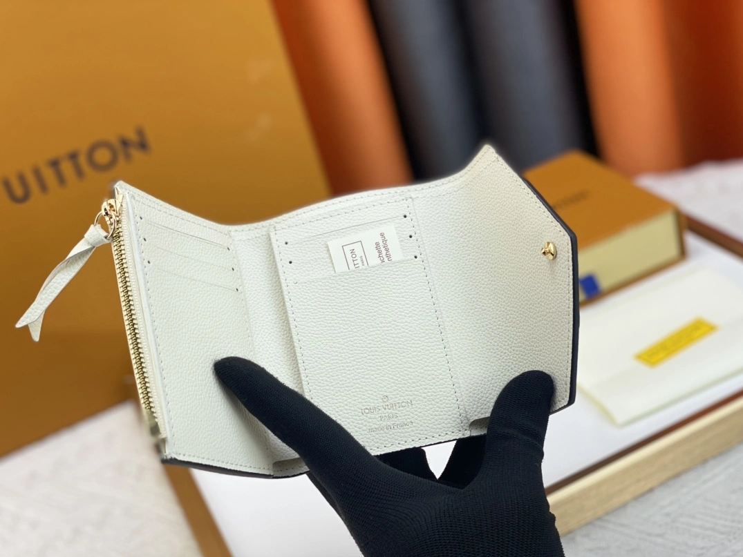 Compact 686 Louis Vuitton AAA Quality Wallets - Image 7