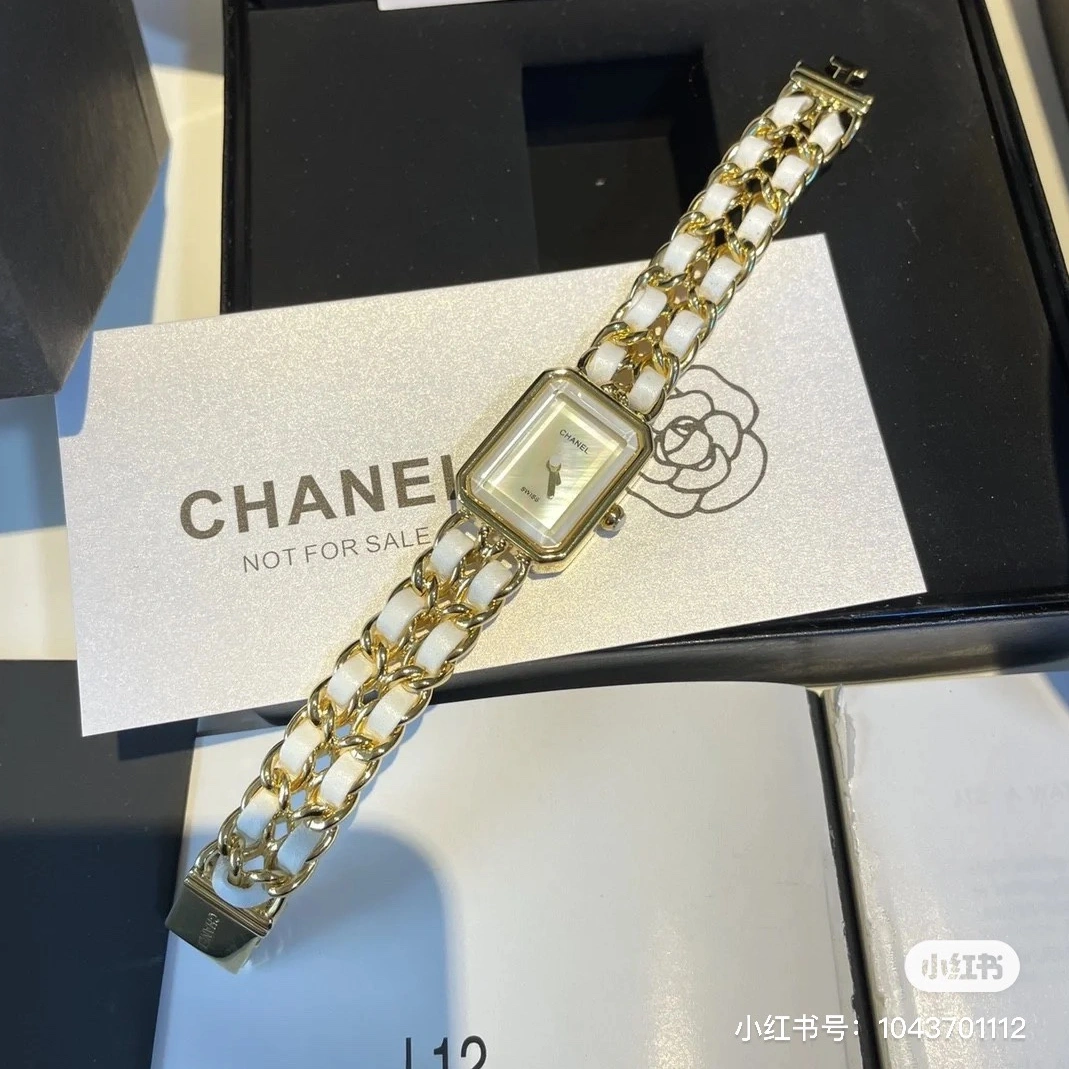 Compact 8036 Chanel Watches In Gold For Women