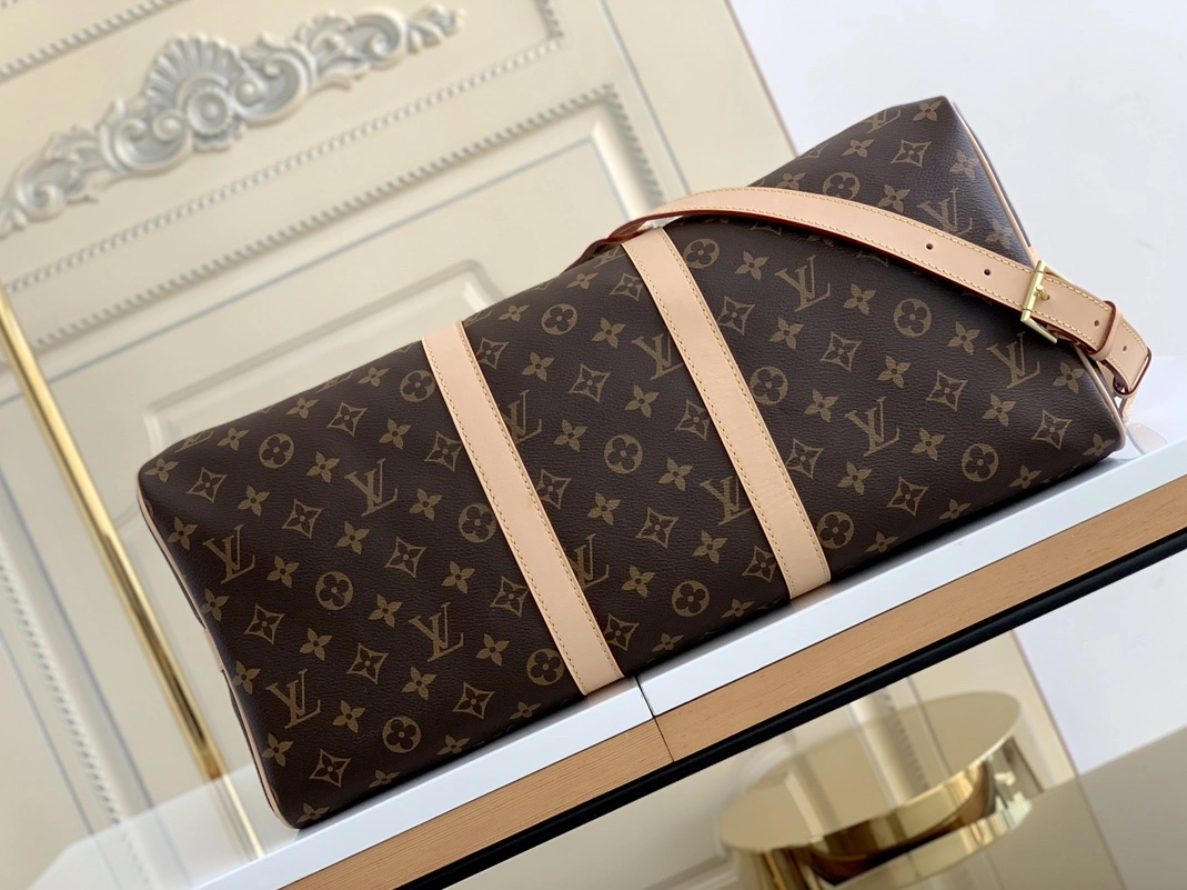 Cozy 1828 Louis Vuitton Travel Bags - Image 4