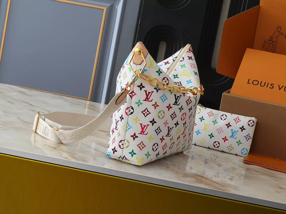 Cozy 326 Louis Vuitton AAA Quality Messenger Bags For Women