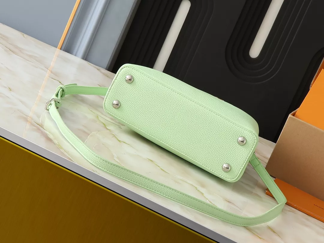 Cozy 5053 Louis Vuitton AAA Quality Messenger Bags For Women - Image 4