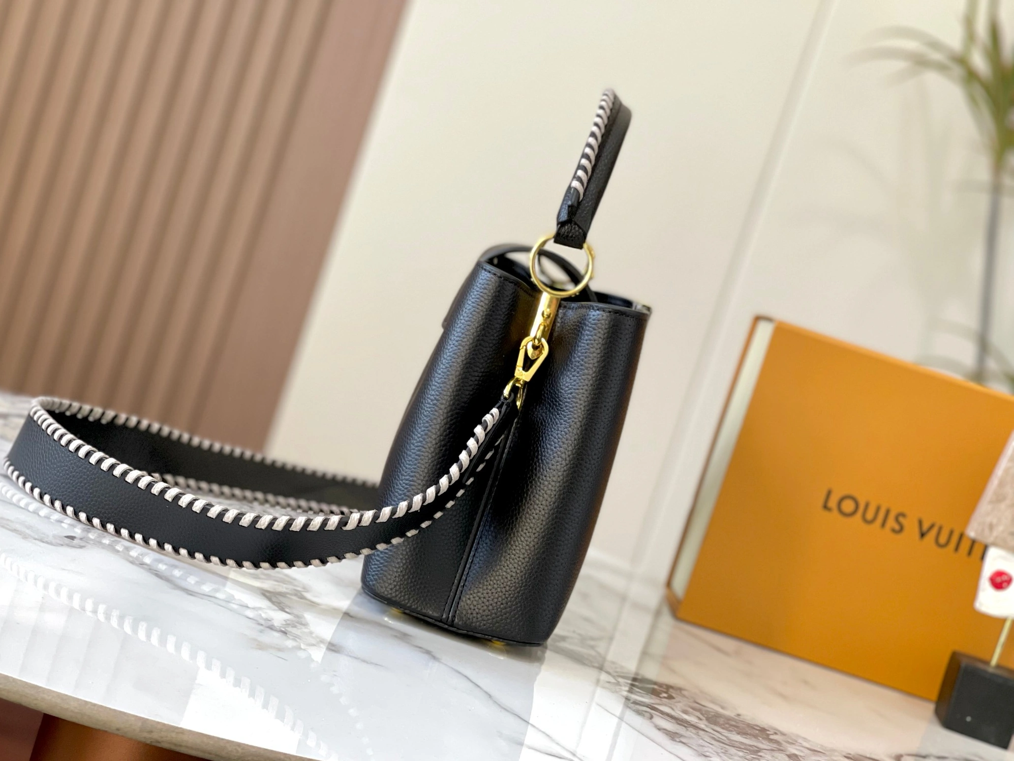 Cozy 967 Louis Vuitton AAA Quality Messenger Bags For Women