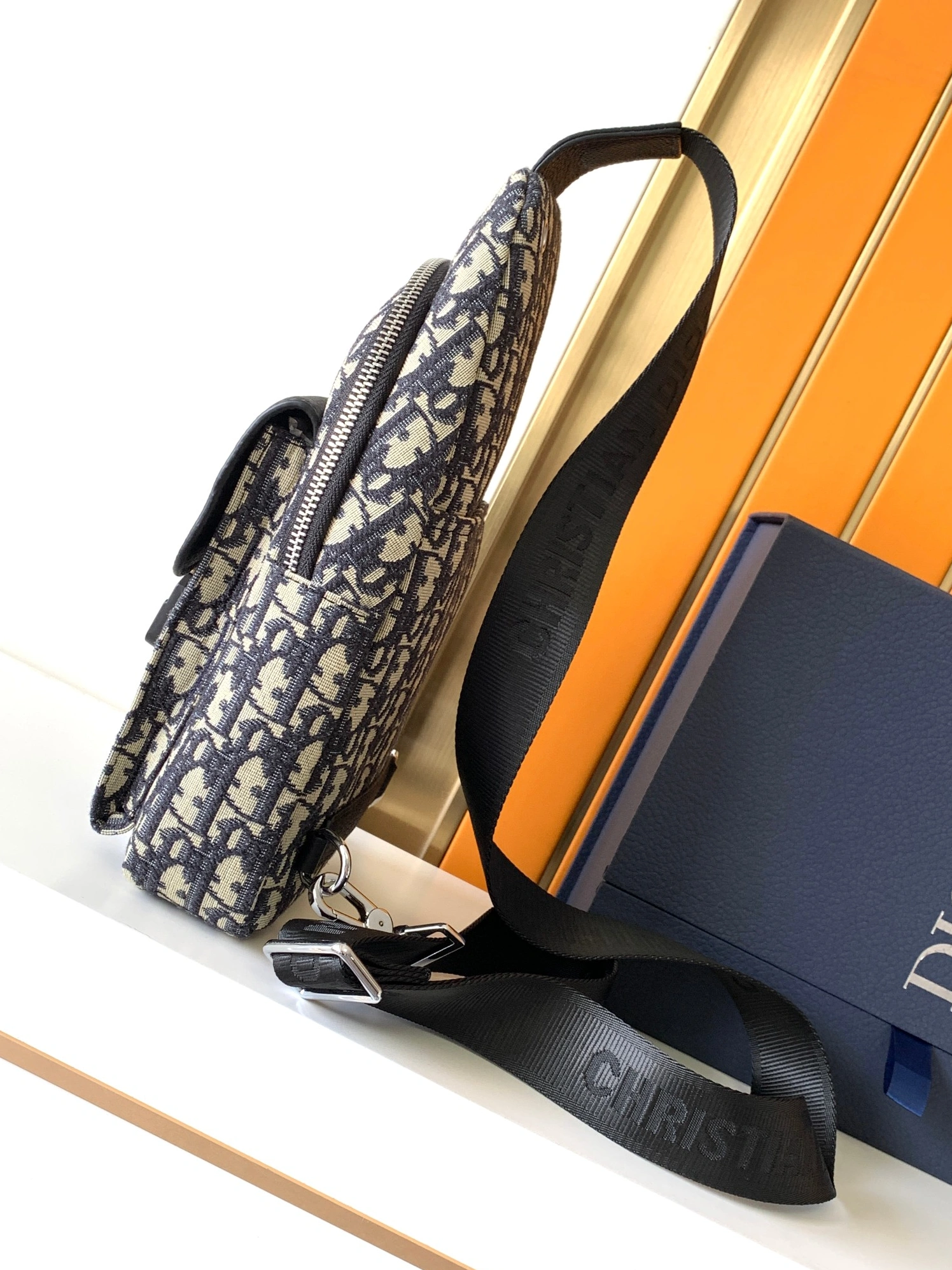 Cozy 9880 Christian Dior AAA Man Messenger Bags