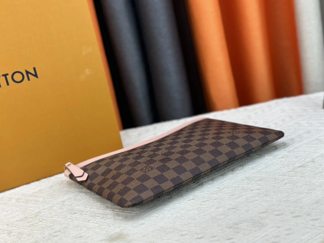 DailyWear 332 Louis Vuitton LV Wallets For Unisex - Image 4