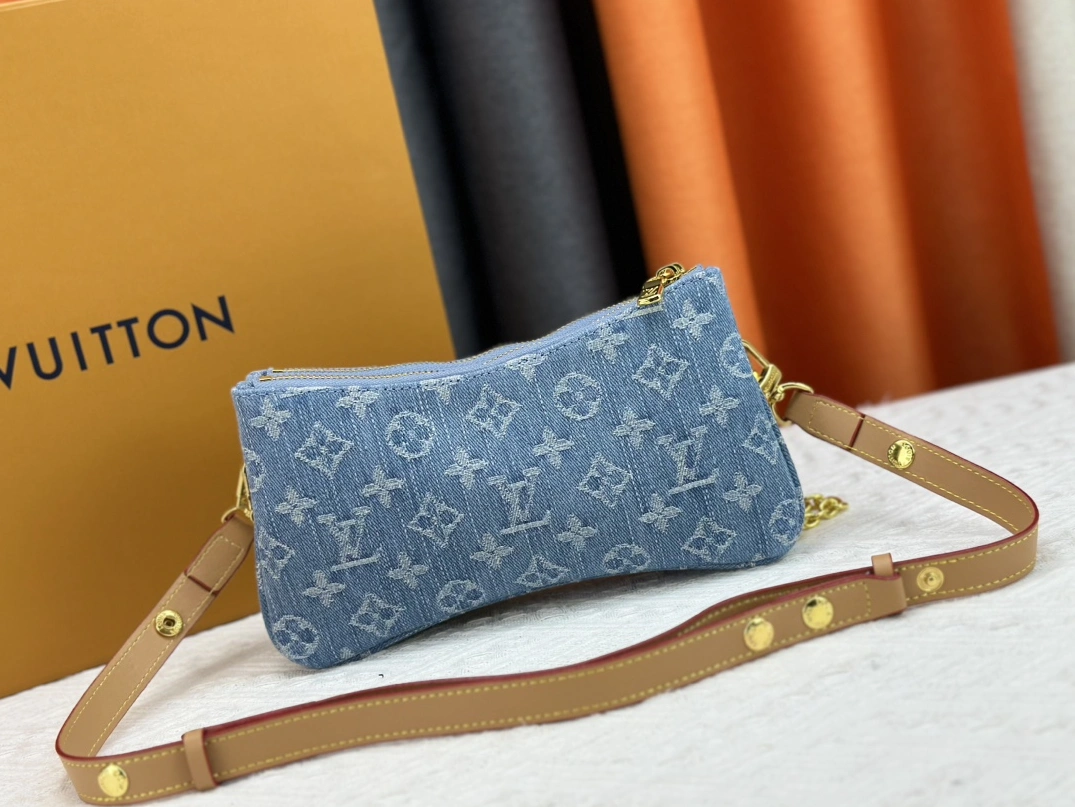 DailyWear 6677 Louis Vuitton AAA Quality Messenger Bags For Women - Image 4