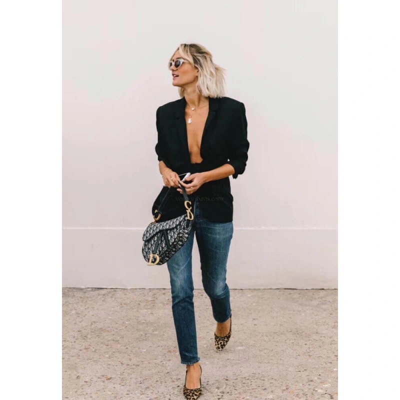 The iconic Dior Saddle Bag Blue Oblique Jacquard - Image 3