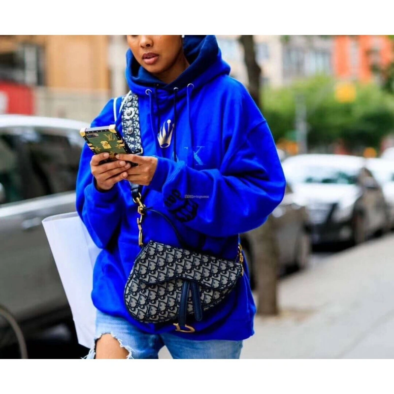 The iconic Dior Saddle Bag Blue Oblique Jacquard - Image 4