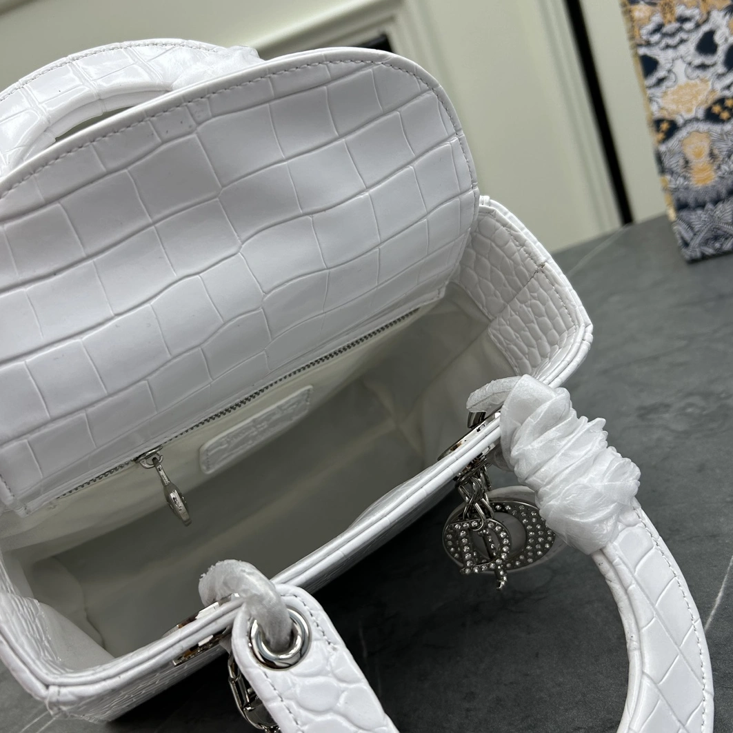 Durable 3243 Christian Dior AAA Quality Handbags For Women - Image 7