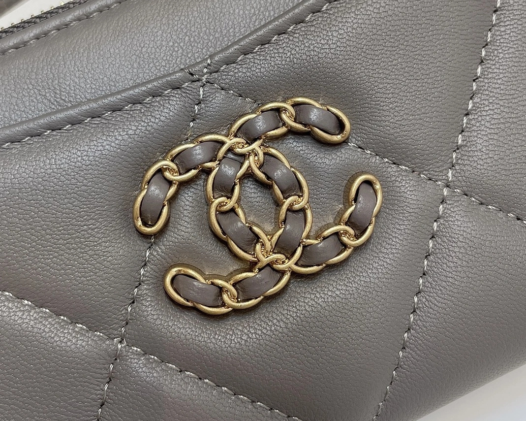 Durable 5952 Chanel Card Case - Image 6