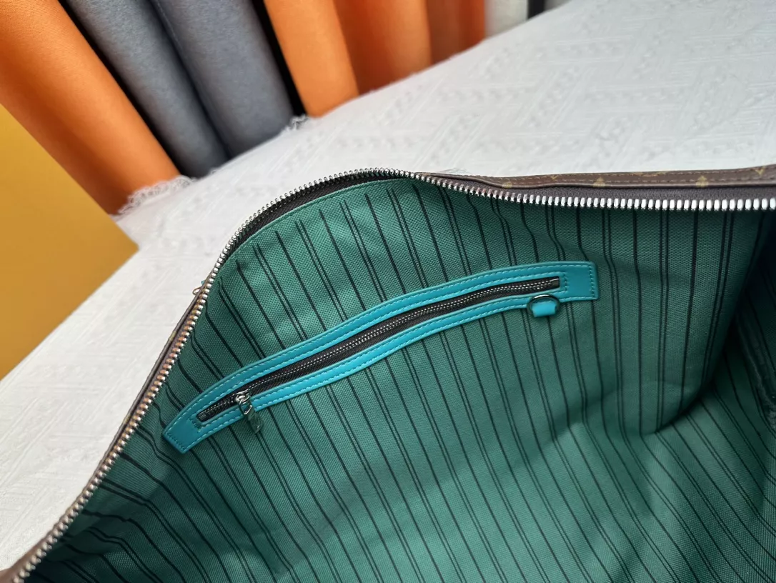 EasyMatch 1842 Louis Vuitton Travel Bags - Image 7