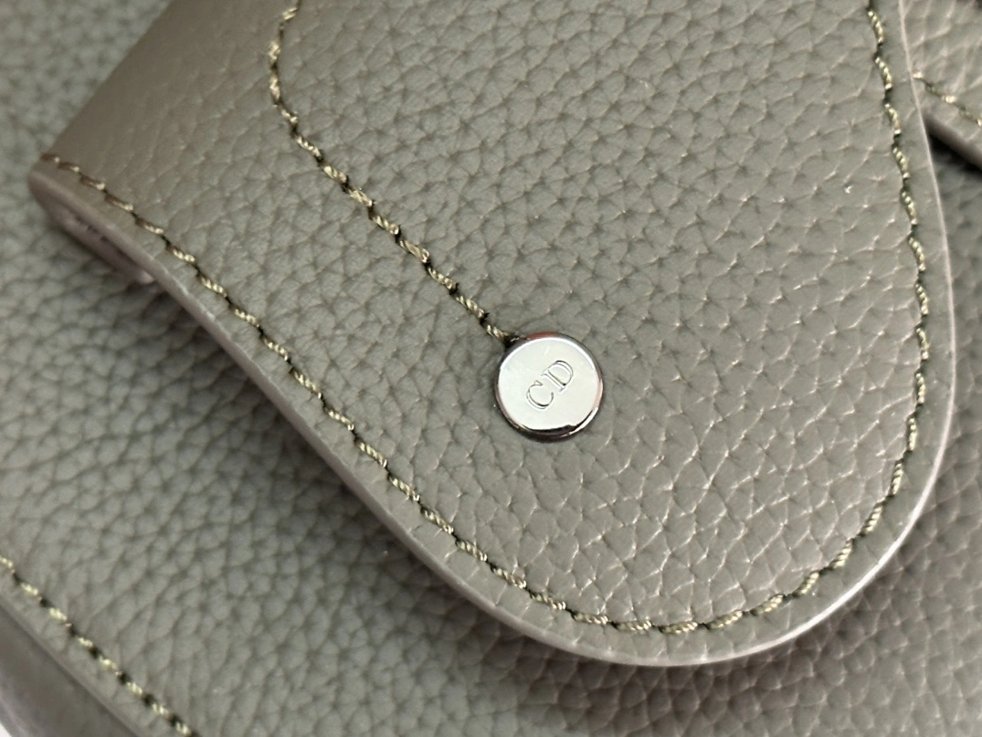 EasyMatch 205 Christian Dior AAA Man Messenger Bags - Image 5