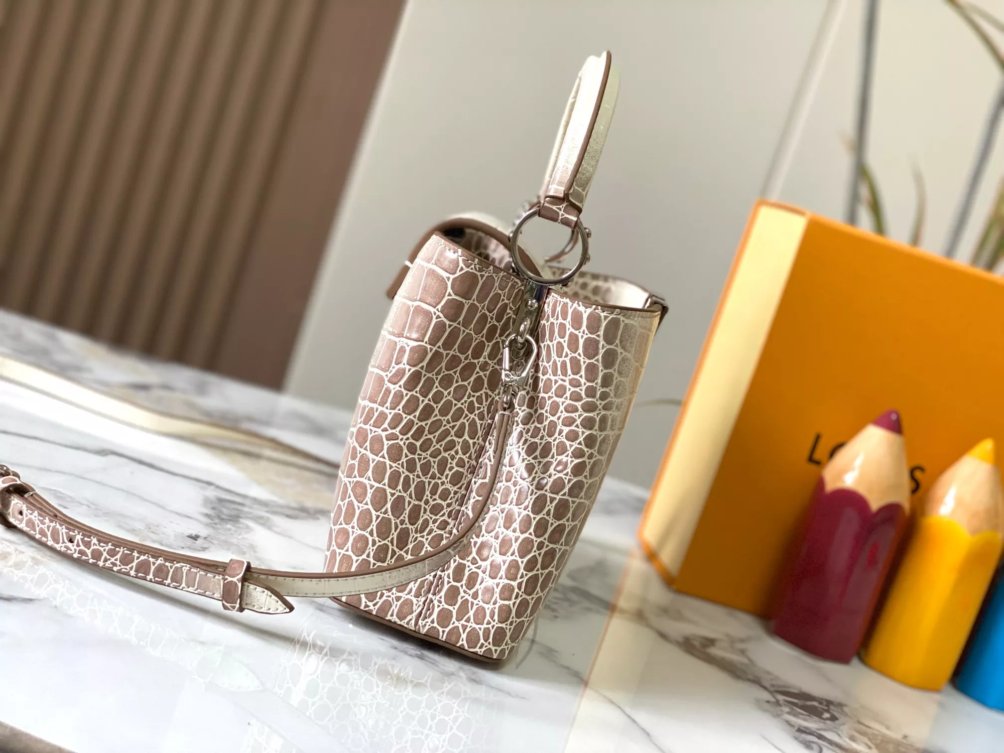 EasyMatch 3436 Louis Vuitton AAA Quality Messenger Bags For Women