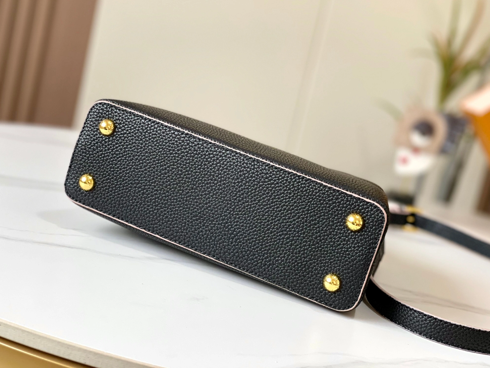 EasyMatch 5758 Louis Vuitton AAA Quality Messenger Bags For Women - Image 3