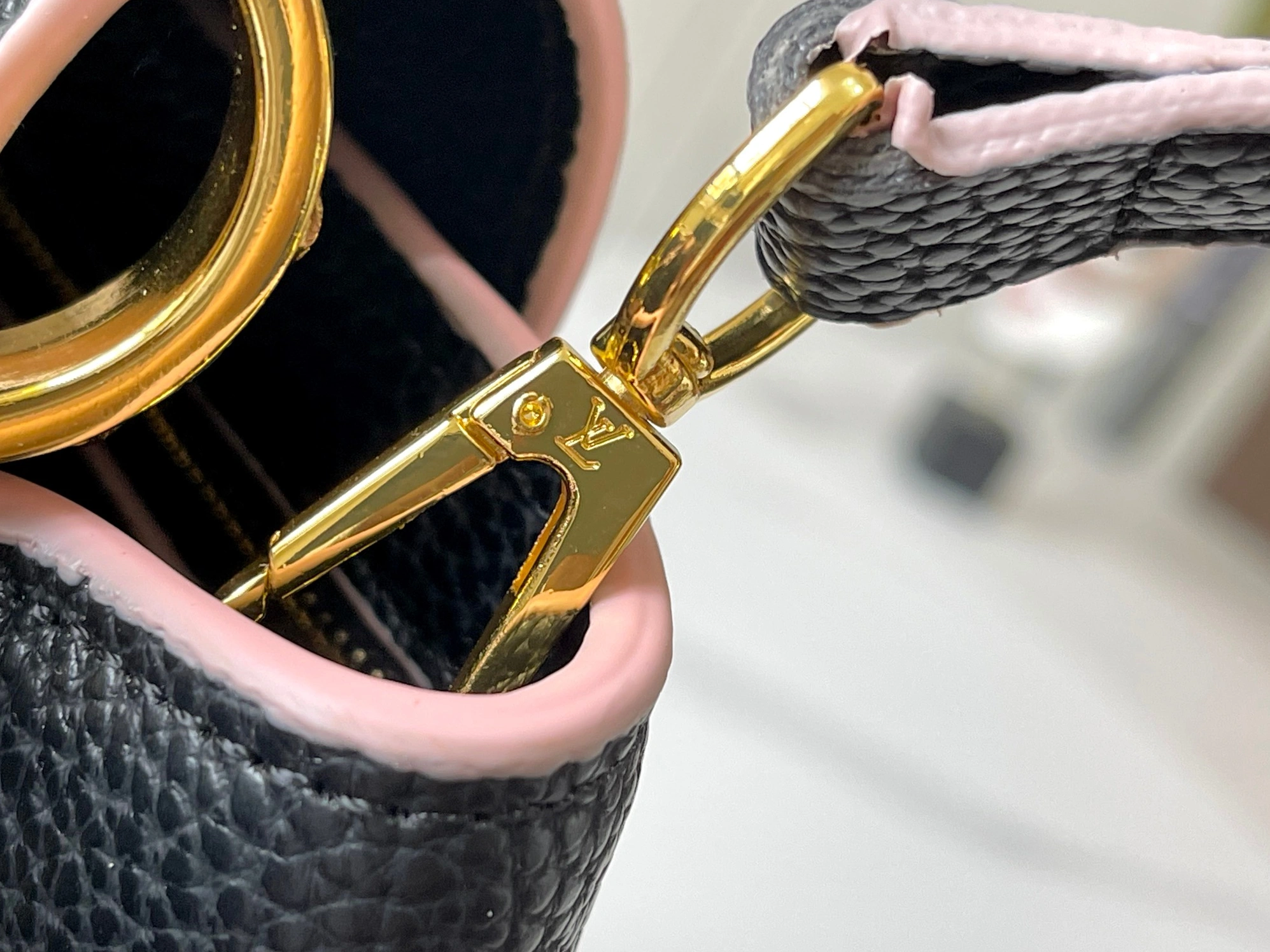 EasyMatch 5758 Louis Vuitton AAA Quality Messenger Bags For Women - Image 7