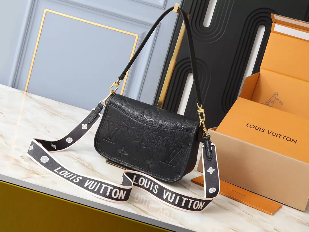 Efficient 2140 Louis Vuitton AAA Quality Messenger Bags For Women - Image 3