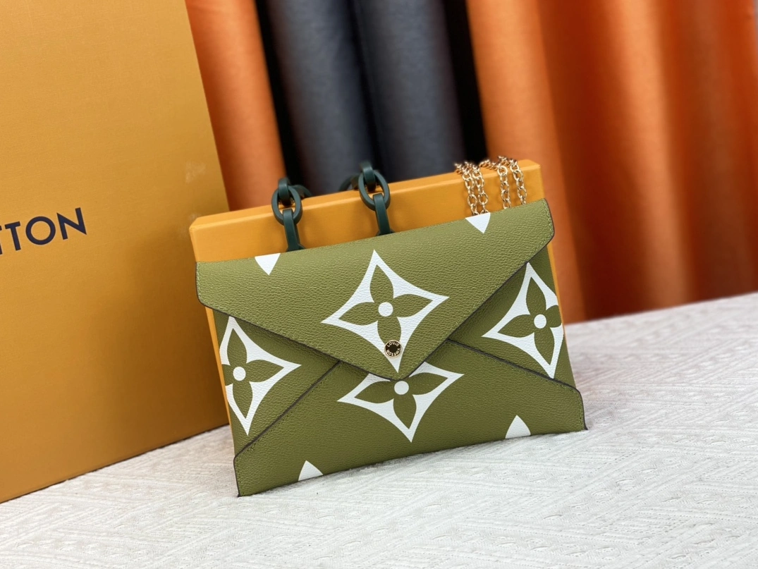 Efficient 3861 Louis Vuitton AAA Quality Wallets For Women - Image 4