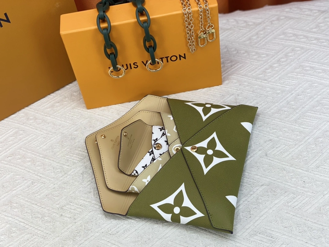 Efficient 3861 Louis Vuitton AAA Quality Wallets For Women - Image 5