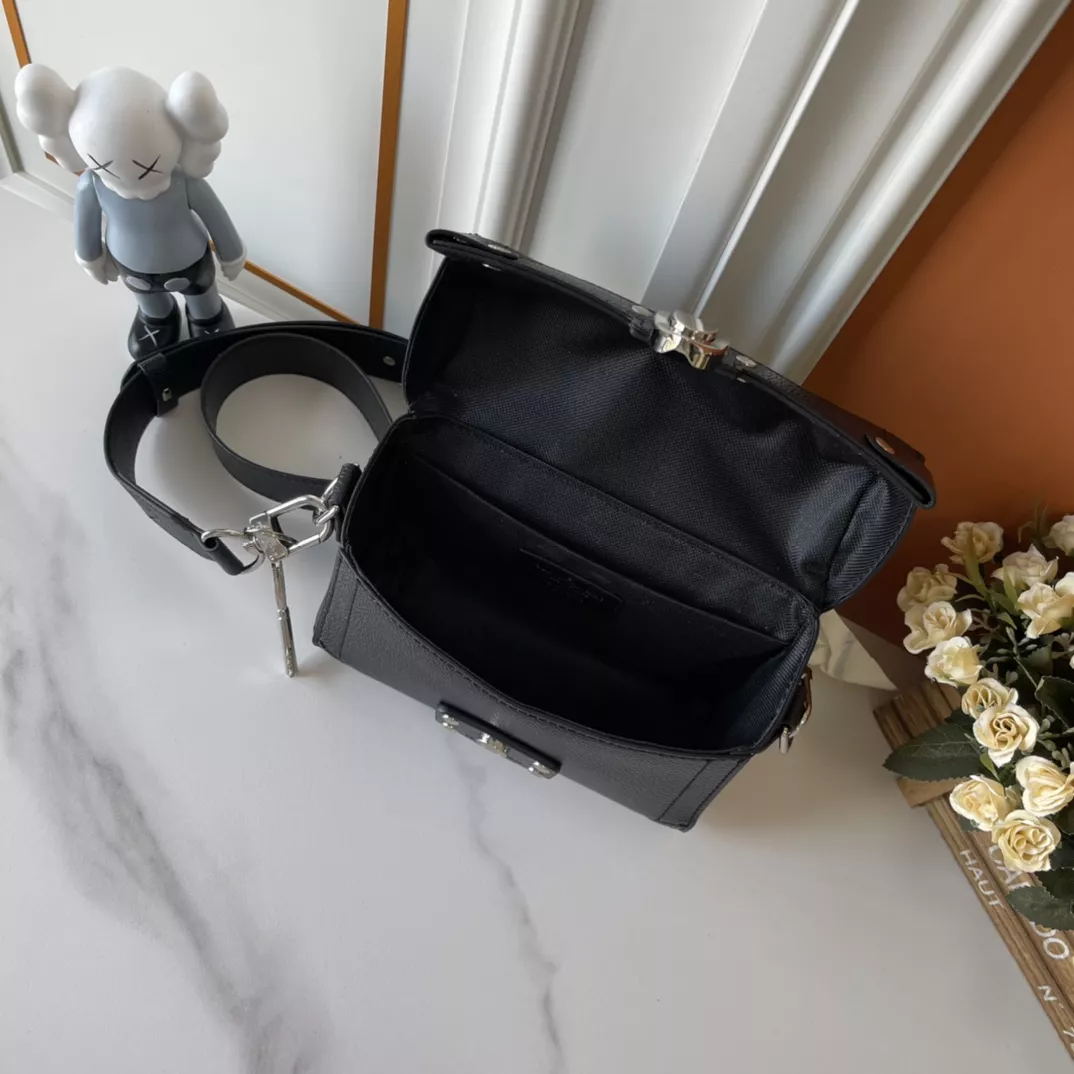 Efficient 7052 Louis Vuitton AAA Quality Messenger Bags For Unisex - Image 8