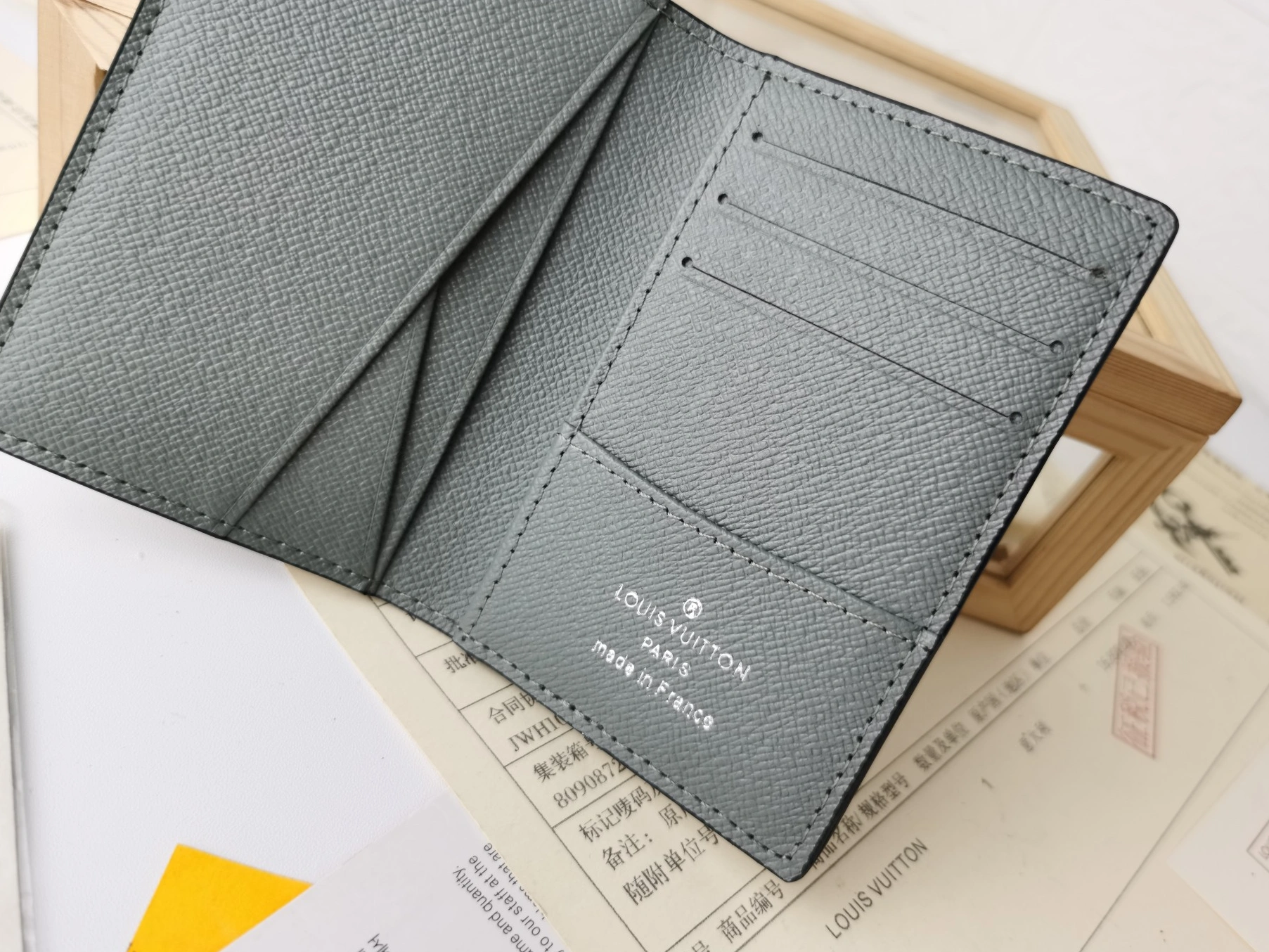 Elegant 2938 Louis Vuitton LV Card Case For Unisex - Image 6