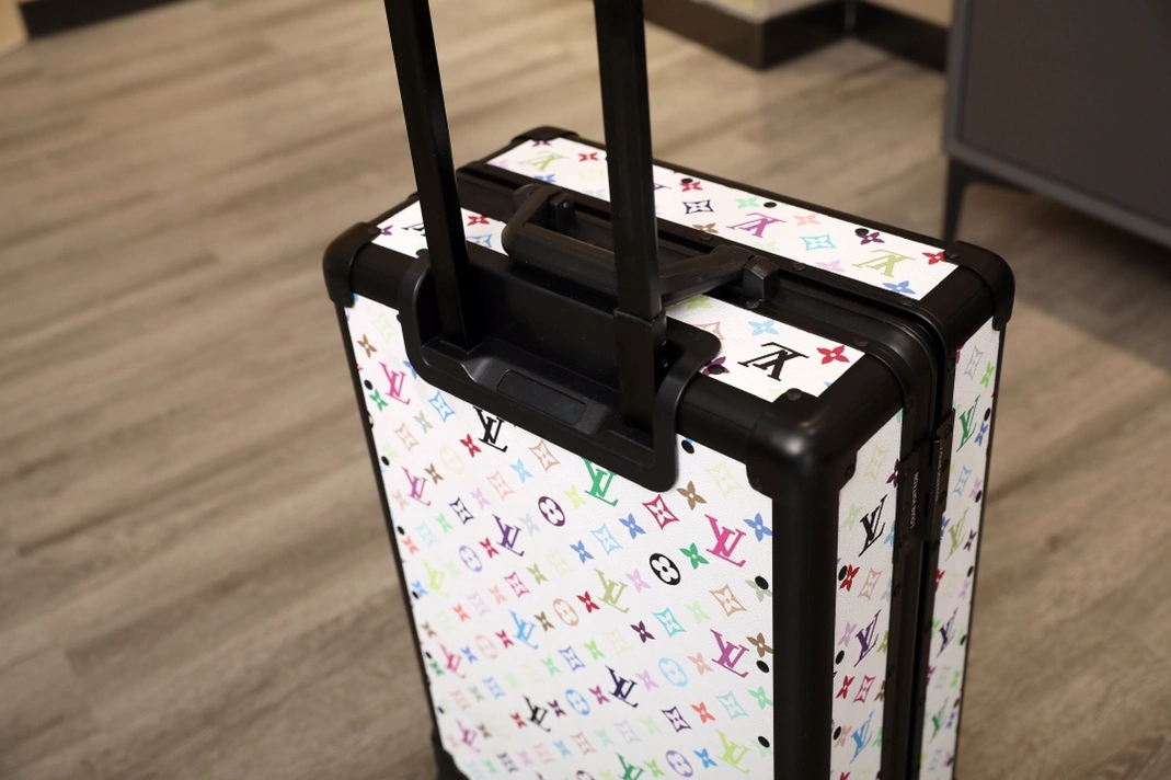 Elegant 4775 Louis Vuitton Luggage For Unisex - Image 3