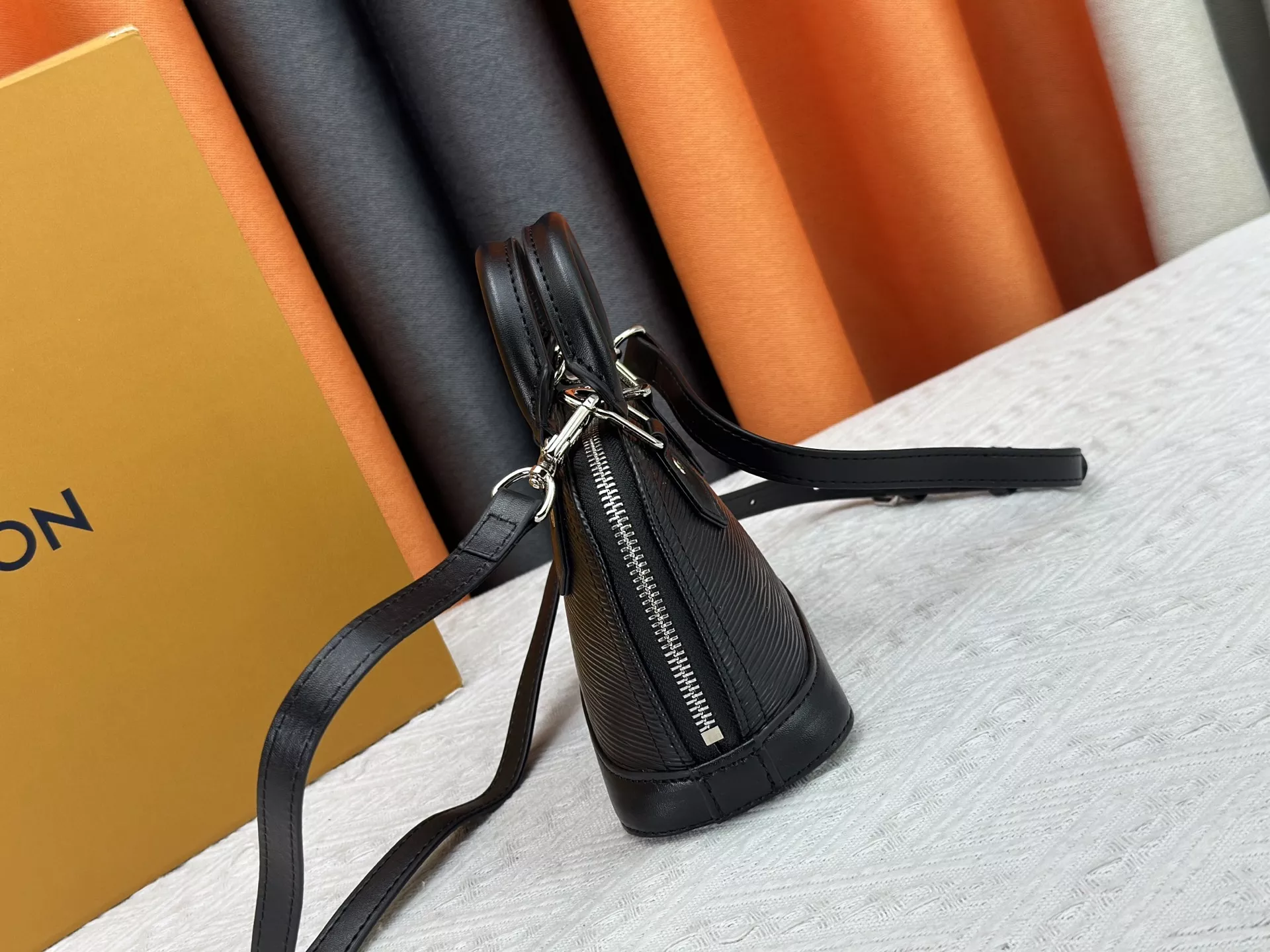 Elegant 8225 Louis Vuitton AAA Quality Handbags For Women