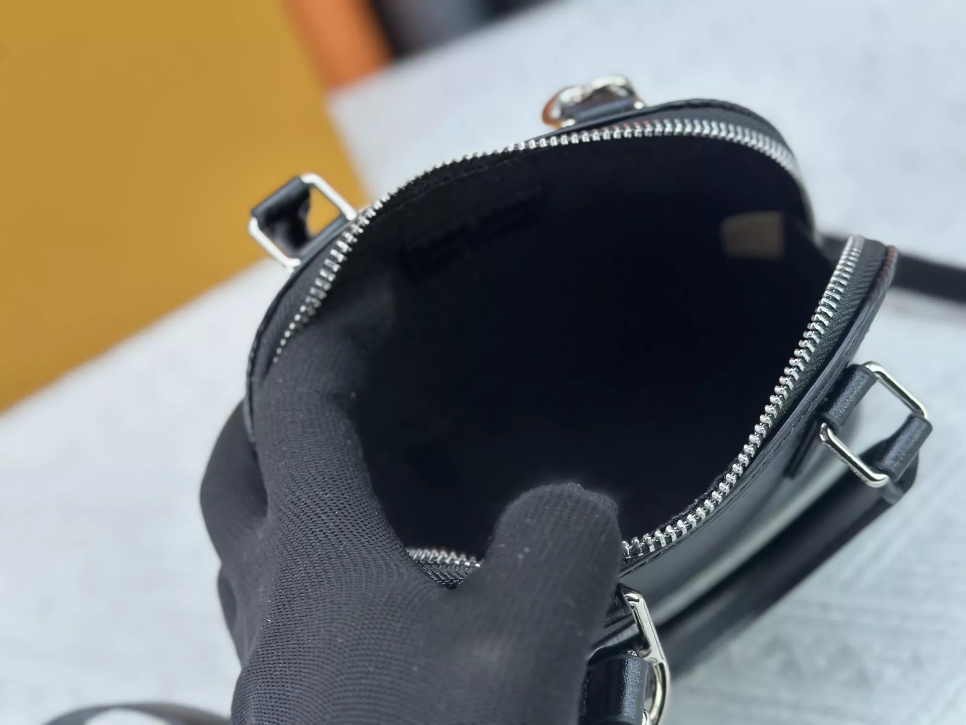 Elegant 8225 Louis Vuitton AAA Quality Handbags For Women - Image 7