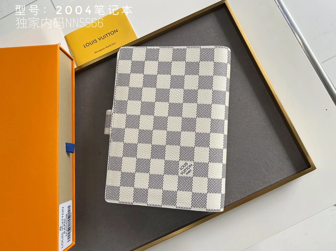 Fashionable 370 Louis Vuitton LV Card Case