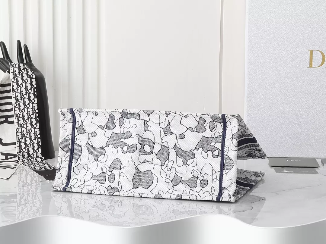 Fashionable 5269 Christian Dior AAA Quality Tote-Handbags For Women - Image 7