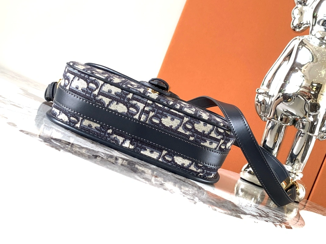 Fashionable 7228 Christian Dior AAA Quality Messenger Bags For Women - Image 4