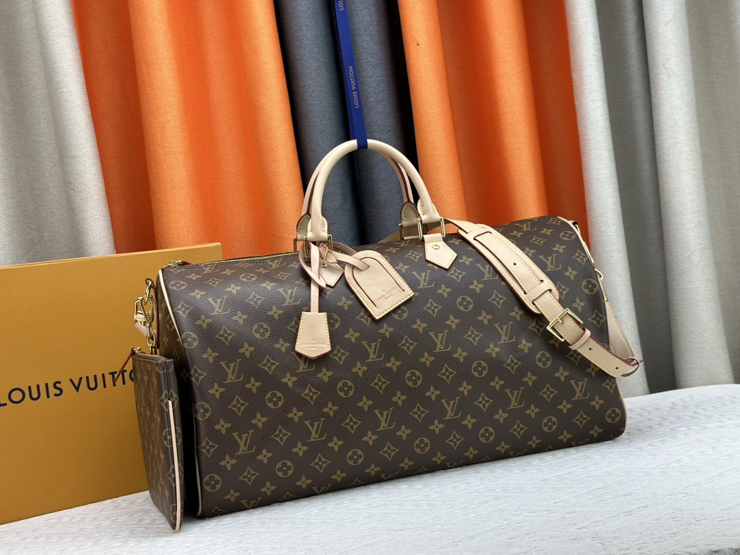 Flexible 2696 Louis Vuitton Travel Bags