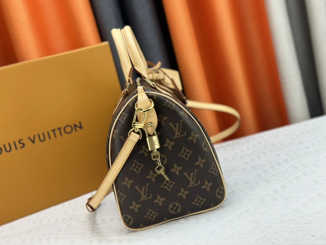 Flexible 4578 Louis Vuitton AAA Quality Handbags For Women - Image 3